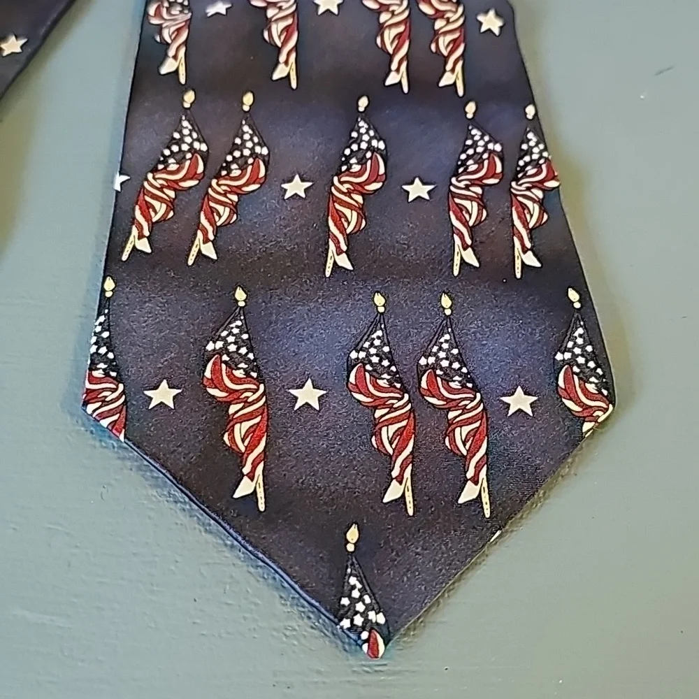 VAN HEUSEN American flak tie.‎ Stonehenge hand made. Great condition.